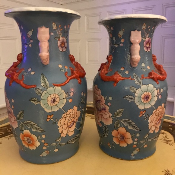 13.75” VTG Salamander Vase - Macau Chinese Porcelain - Picture 3 of 16